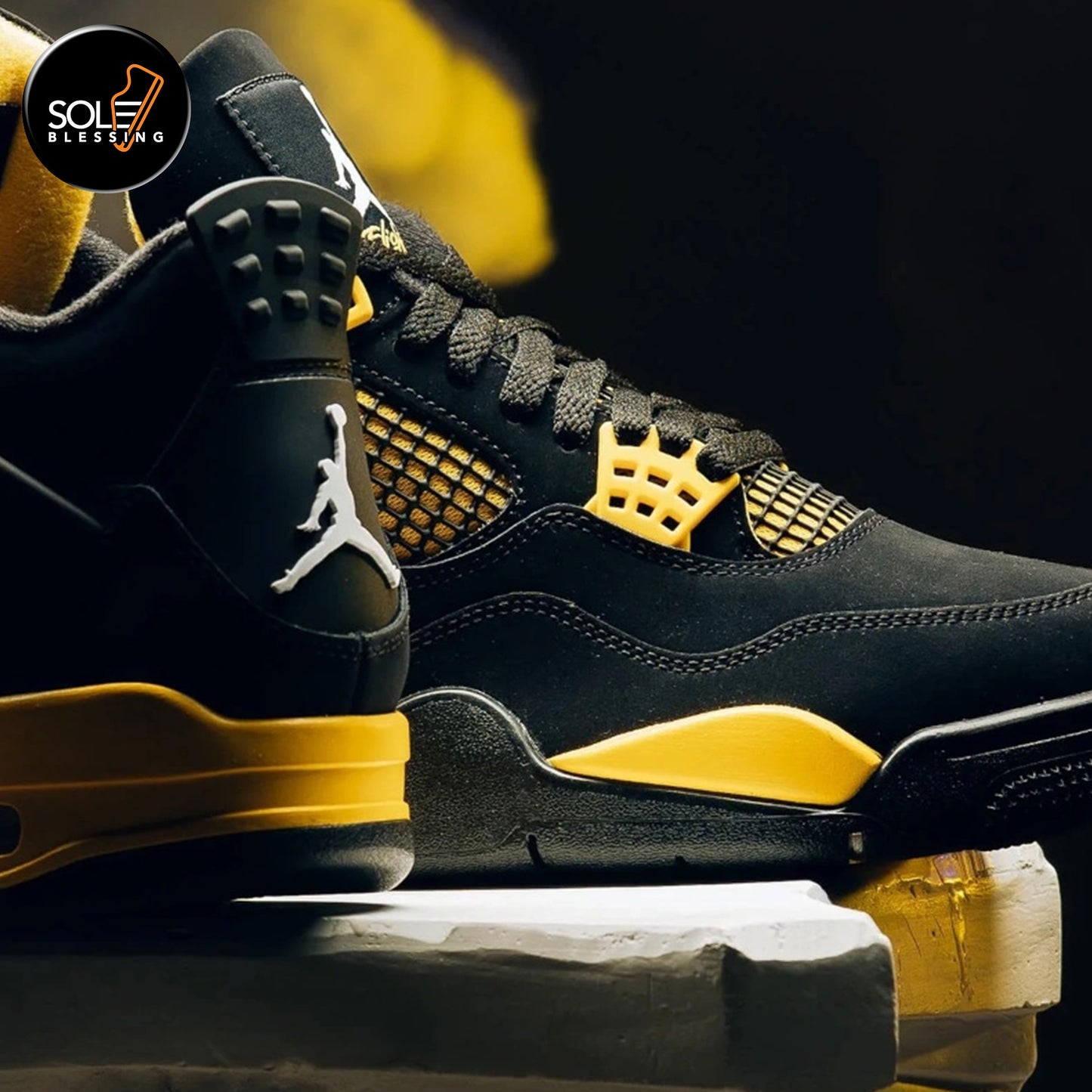 Air Jordan 4 Retro Thunder
