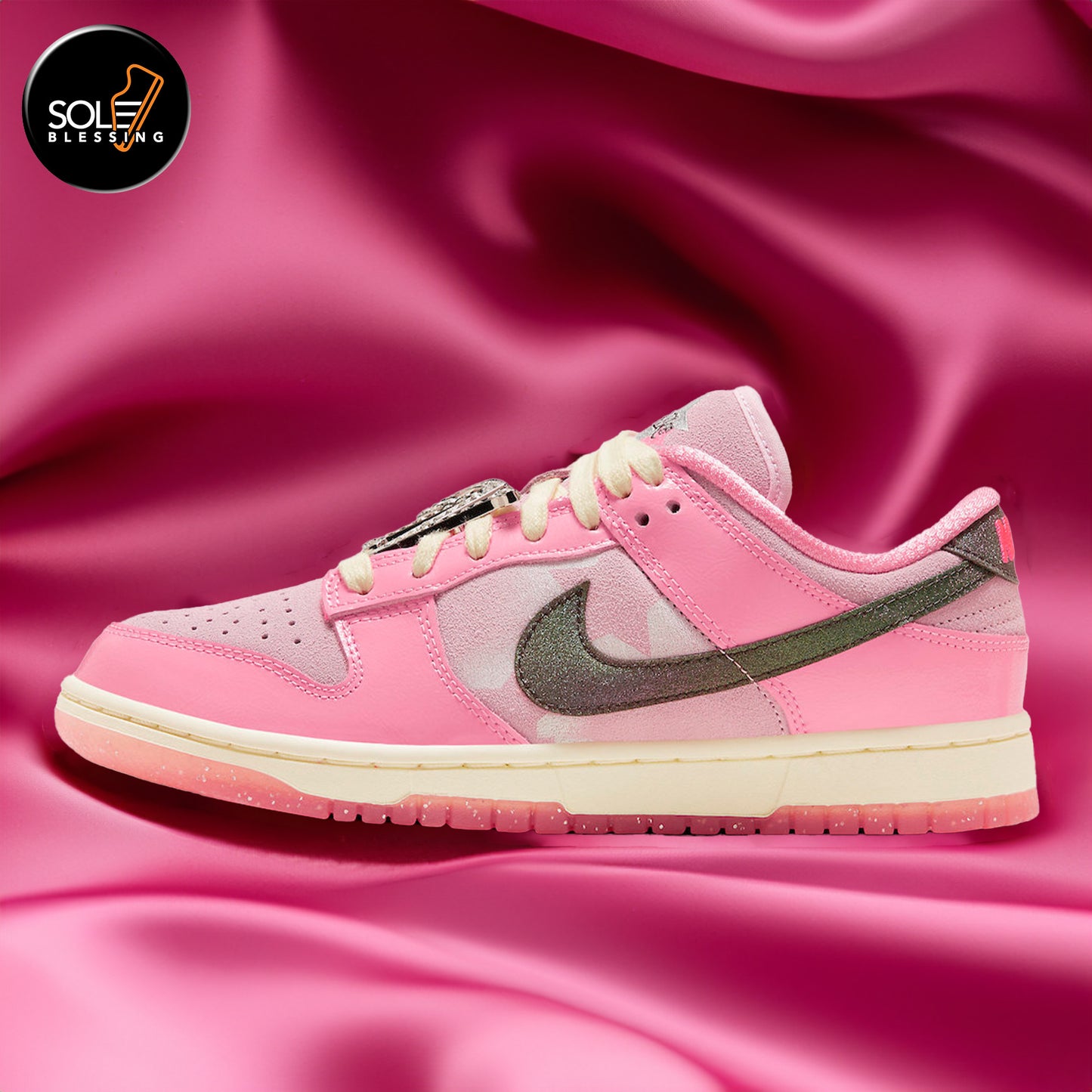Nike Dunk Low WMNS Barbie