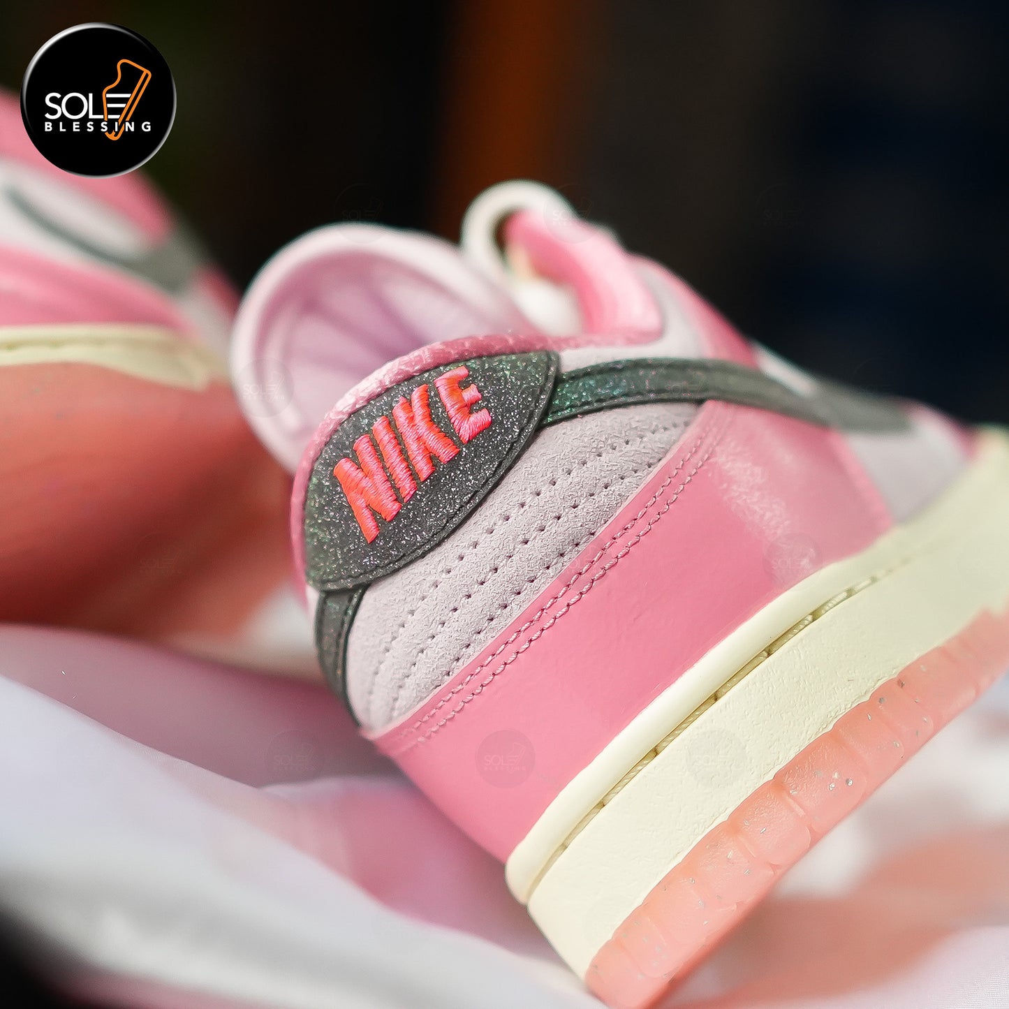 Nike Dunk Low WMNS Barbie