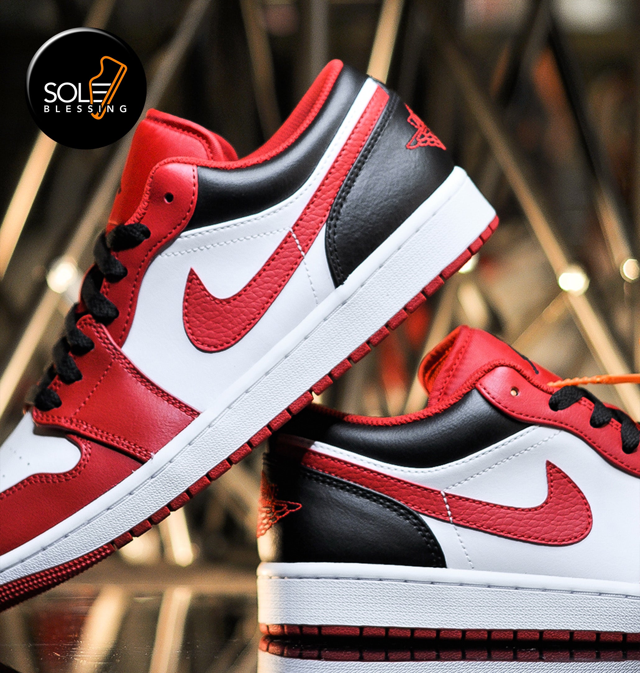 Air Jordan 1 Low Reverse Black Toe | Bulls