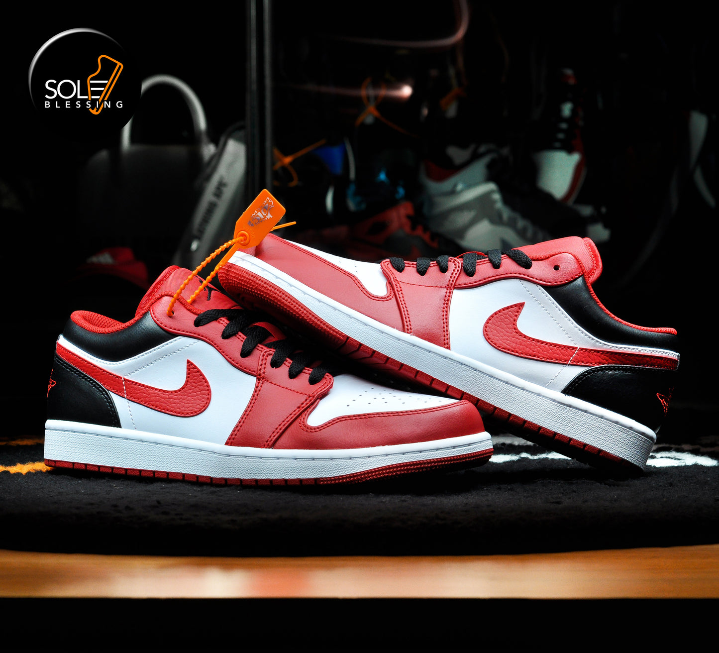 Air Jordan 1 Low Reverse Black Toe