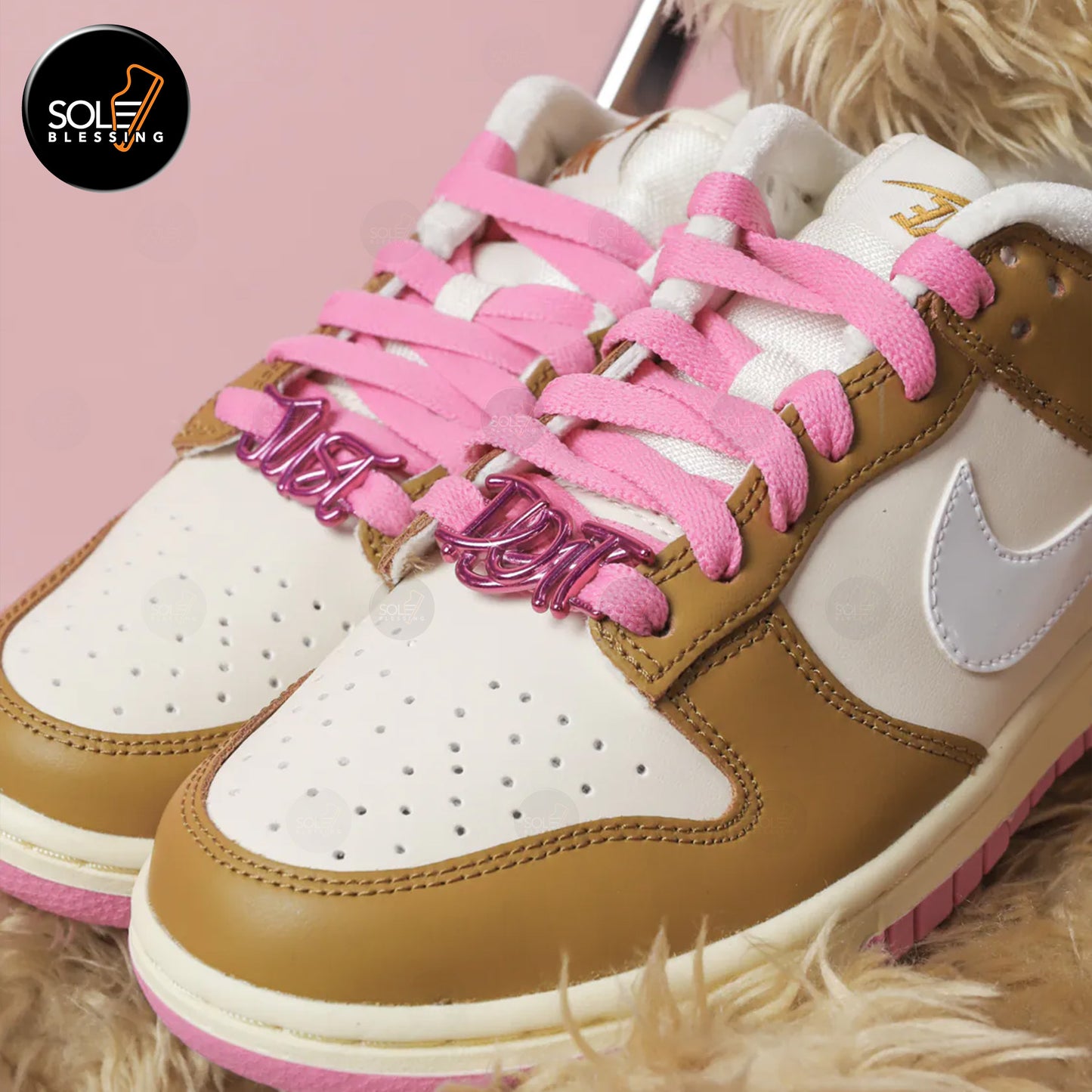 Nike Dunk Low SE "Bronzine & Playful Pink"